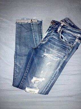 American Eagle Outfitters Distressed Blue Cropped Ankle Jeans